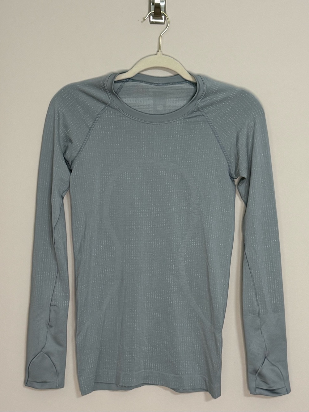 Lululemon  Long Sleeve Swiftly Tech 2.0 - Color: Rhino Gray - Size: 4